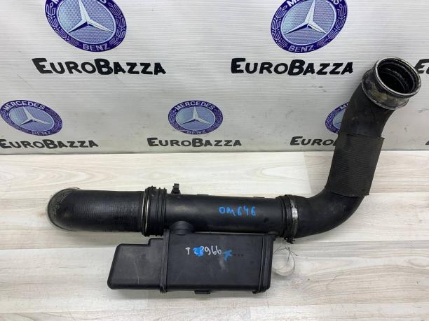 Патрубок интеркулера Mercedes W211 A2115200601