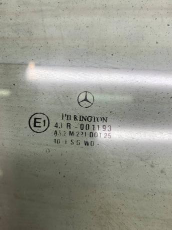 Стекло передней правой двери Mercedes W203 A2037250000