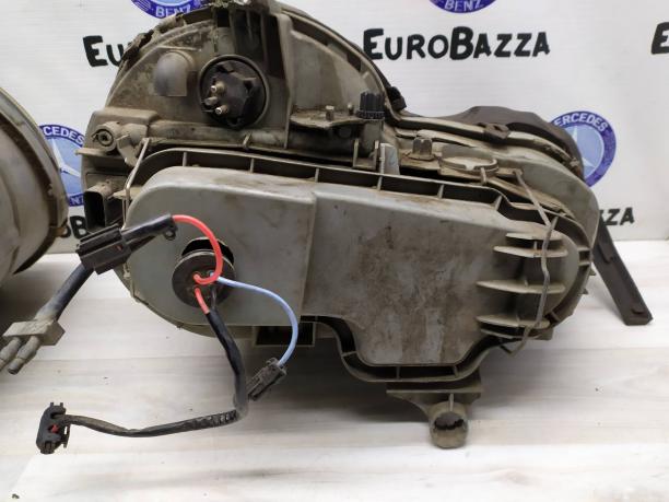 Фара передняя Mercedes W210 2108200361