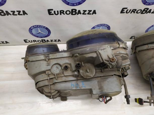 Фара передняя Mercedes W210 2108200361