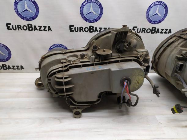 Фара передняя Mercedes W210 2108200361