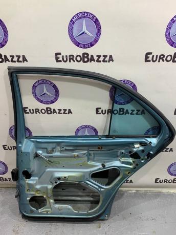 Дверь задняя правая Mercedes W210 2107300105