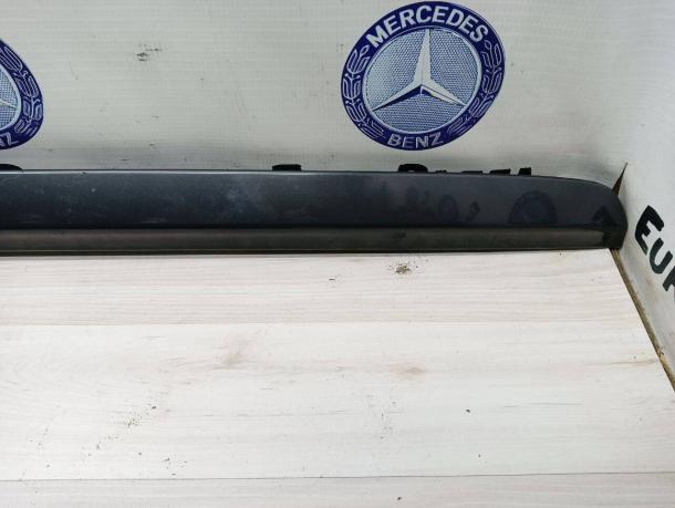 Накладка крышки багажника Mercedes W210 Wagon 2107400493
