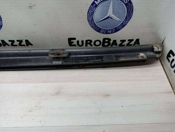Накладка крышки багажника Mercedes W210 Wagon 2107400493