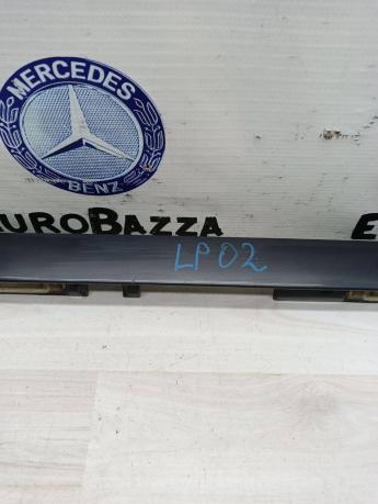 Молдинг ручки крышки багажника Mercedes W210 Wagon 2107400040
