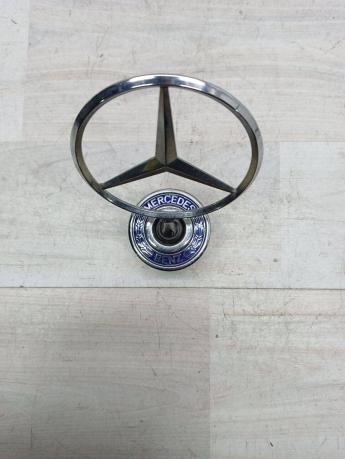 Знак в капот Mercedes W220 2108800186