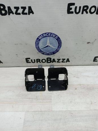 Кронштейн пола багажника левый Mercedes W211 Wagon 2116840152