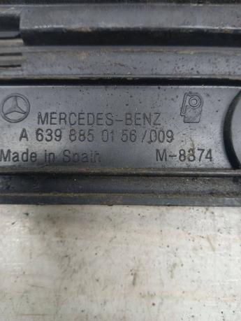 Направляющая заднего бампера Mercedes W639 Vito 6398850156