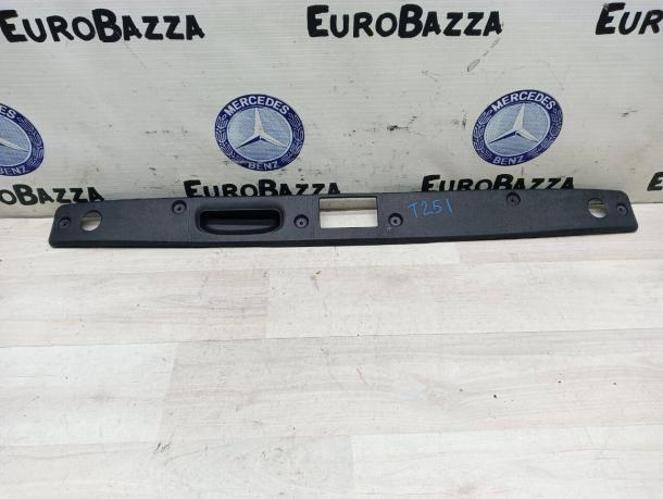 Накладка крышки багажника Mercedes W211 2117500193