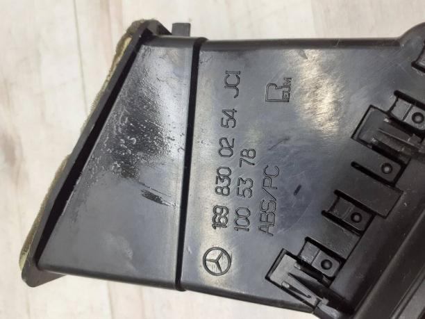 Дефлектор торпедо боковой Mercedes W169 1696102136
