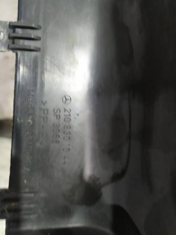 Водосток капота Mercedes W210 2108301044