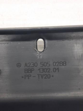 Крышка кассеты радиаторов Mercedes R230 2305050288