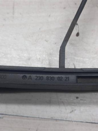 Резиновый уплотнитель решетки капота Mercedes R230 2308300221