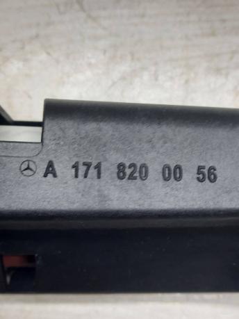 Фонарь крышки багажника Mercedes R171 1718200056