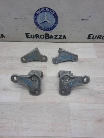 Петля двери Mercedes R171 1717200137