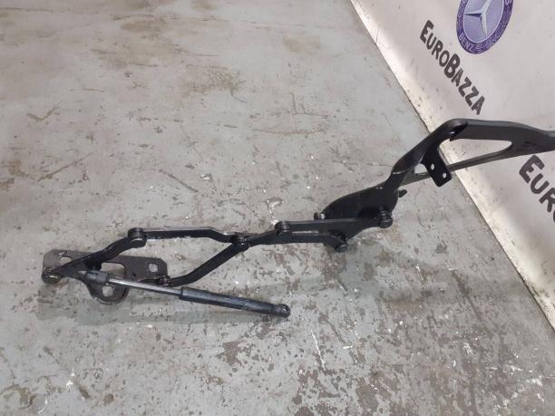 Привод открытия крышки багажника Mercedes R171 1717500072