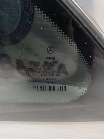 Форточка задняя левая Mercedes W251 2516700350
