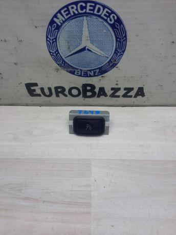 Кнопка открывания багажника Mercedes W204 A2048707051