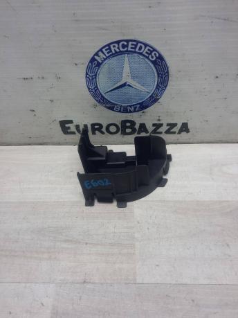 Накладка замка крышки багажника Mercedes W212 2127570008