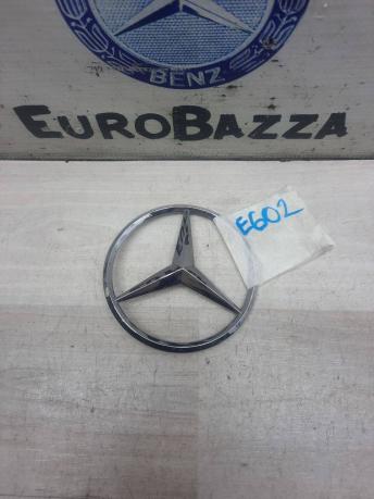 Эмблема крышки багажника Mercedes W212 2128170016