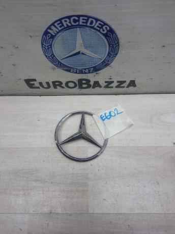 Эмблема крышки багажника Mercedes W212 2128170016
