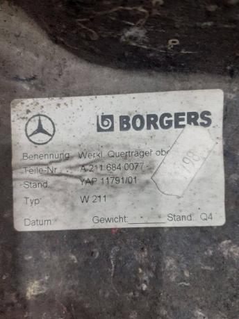 Обшивка багажника задняя Mercedes W211 2116840077
