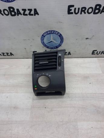 Левый дефлектор торпедо с накладкой Mercedes W210 2108300954