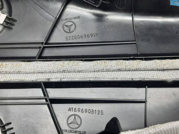 Обшивка передней стойки кузова Mercedes W245 A1696903125