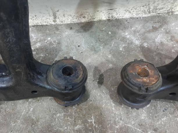 Рычаг подвески передний нижний Mercedes W208 A2083300107