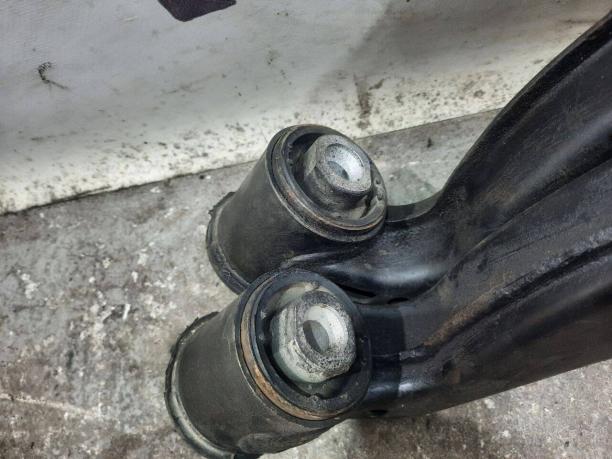 Рычаг подвески передний нижний Mercedes W208 A2083300107