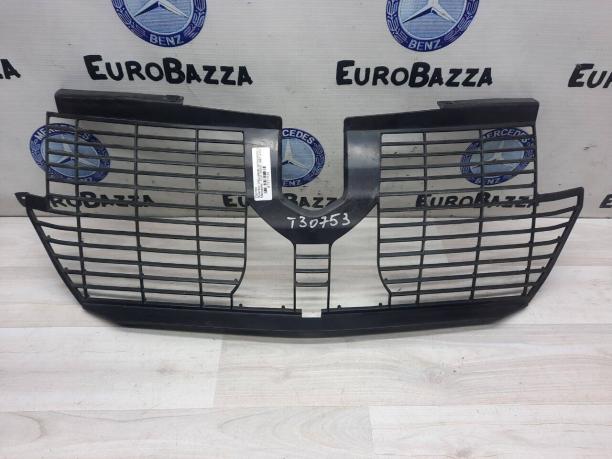 Решетка радиатора передняя Mercedes W208 A2085000018