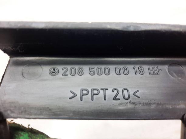 Решетка радиатора передняя Mercedes W208 A2085000018