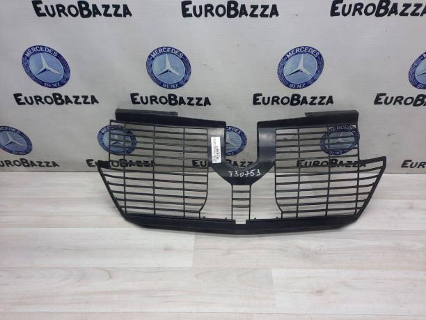Решетка радиатора передняя Mercedes W208 A2085000018