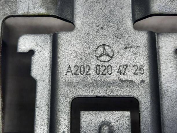 Кронштейн блока сигнализации Mercedes W208 A2028204726