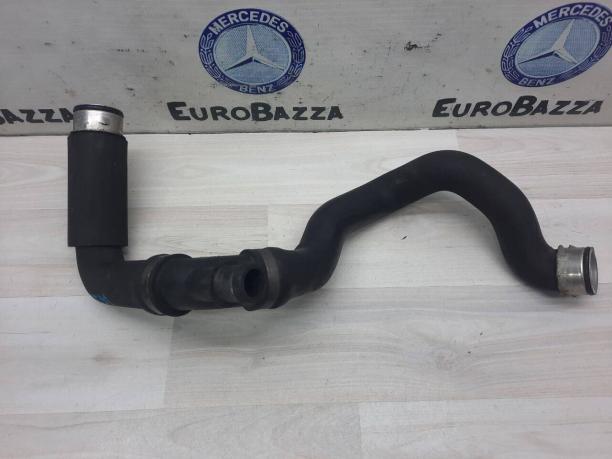 Патрубок системы охлаждения нижний Mercedes W203 A2035015582