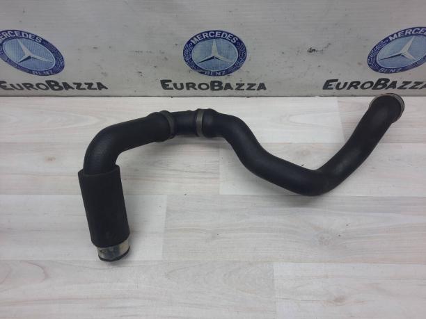 Патрубок системы охлаждения нижний Mercedes W203 A2035015582