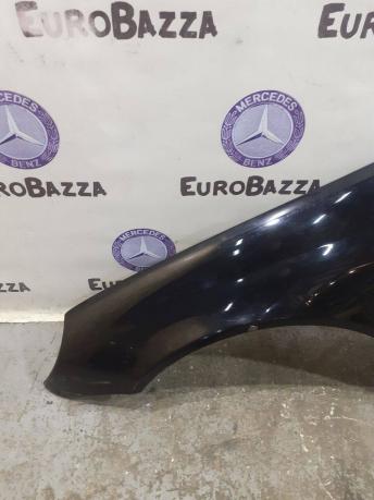 Крыло переднее левое Mercedes W203 A2038800118