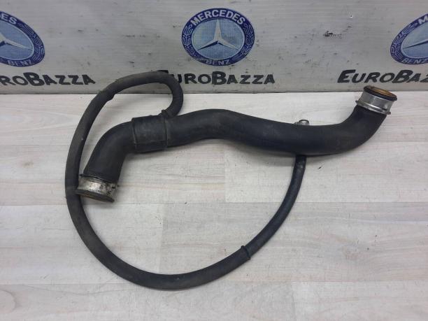 Патрубок радиатора нижний Mercedes W203 A2035014582