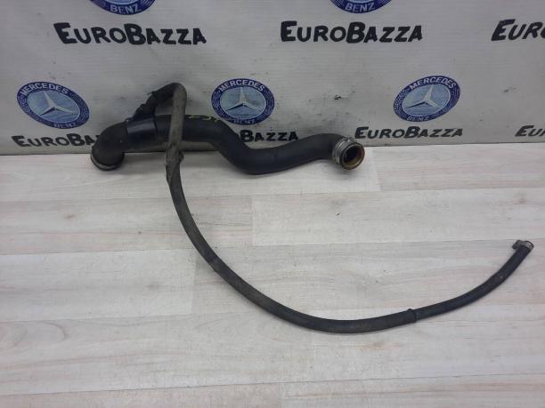 Патрубок радиатора нижний Mercedes W203 A2035014582