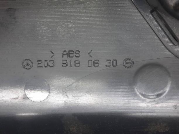 Пластик передних сидений Mercedes W203 A2039180630