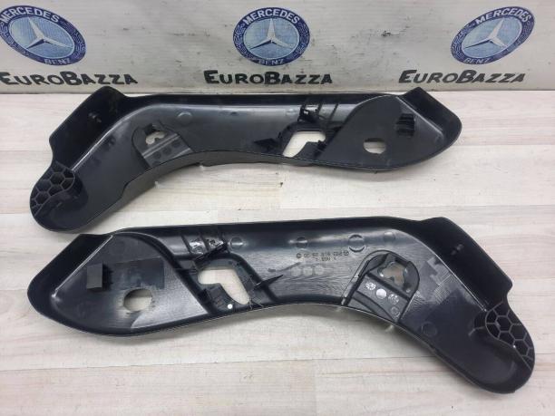 Пластик передних сидений Mercedes W203 A2039180630