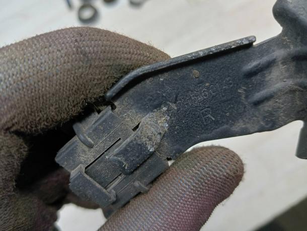 Болт подвески заднего моста  Mercedes W211 A2115461643