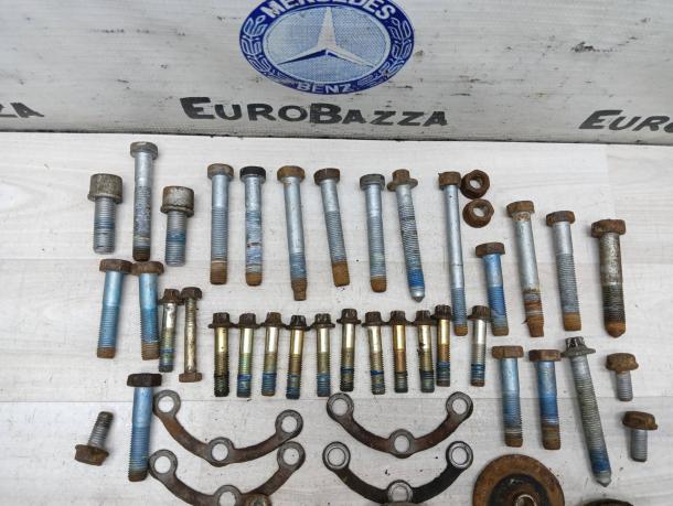 Болт подвески заднего моста Mercedes W210 A2103570675