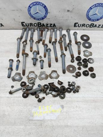 Болт подвески заднего моста Mercedes W204 A0009946810