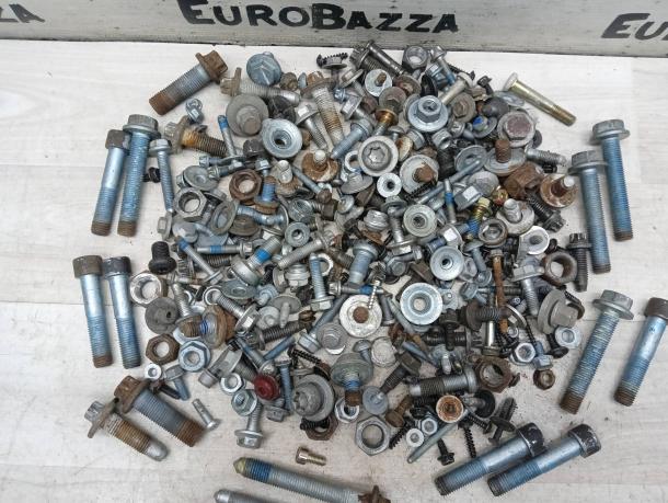 Болты крепления Mercedes W203 A0129906901