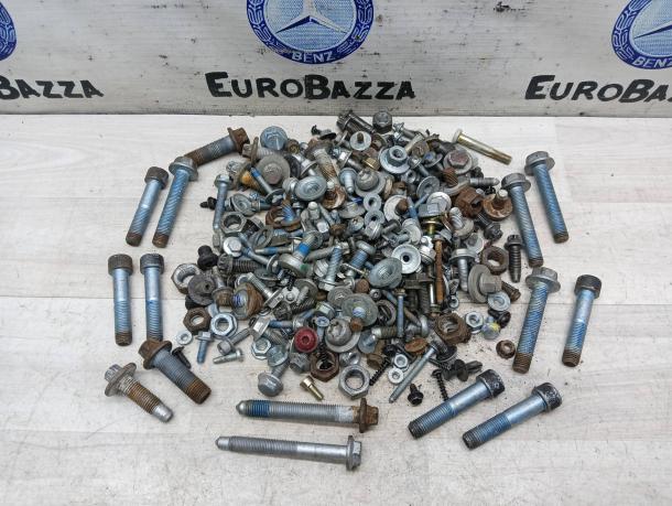 Болты крепления Mercedes W203 A0129906901