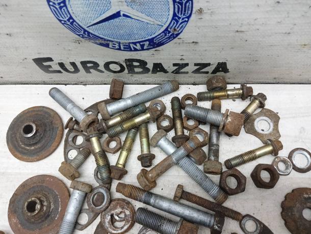 Болт подвески заднего моста Mercedes W210 A0004231771