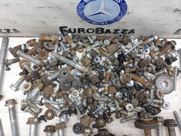 Болт креплений Mercedes Sprinter W906 A0179908001