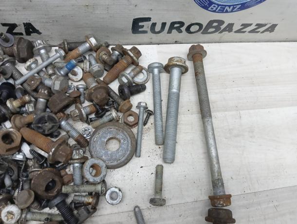 Болт креплений Mercedes Sprinter W906 A0179908001