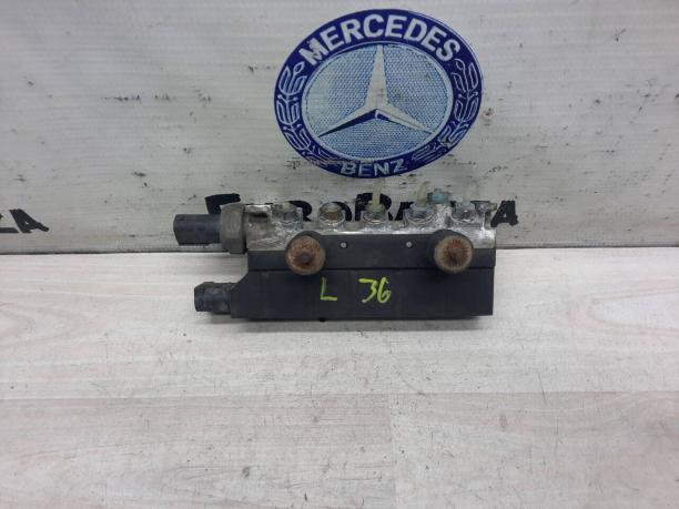 Блок клапанов пневмоподвески Mercedes W220 A2203200258
